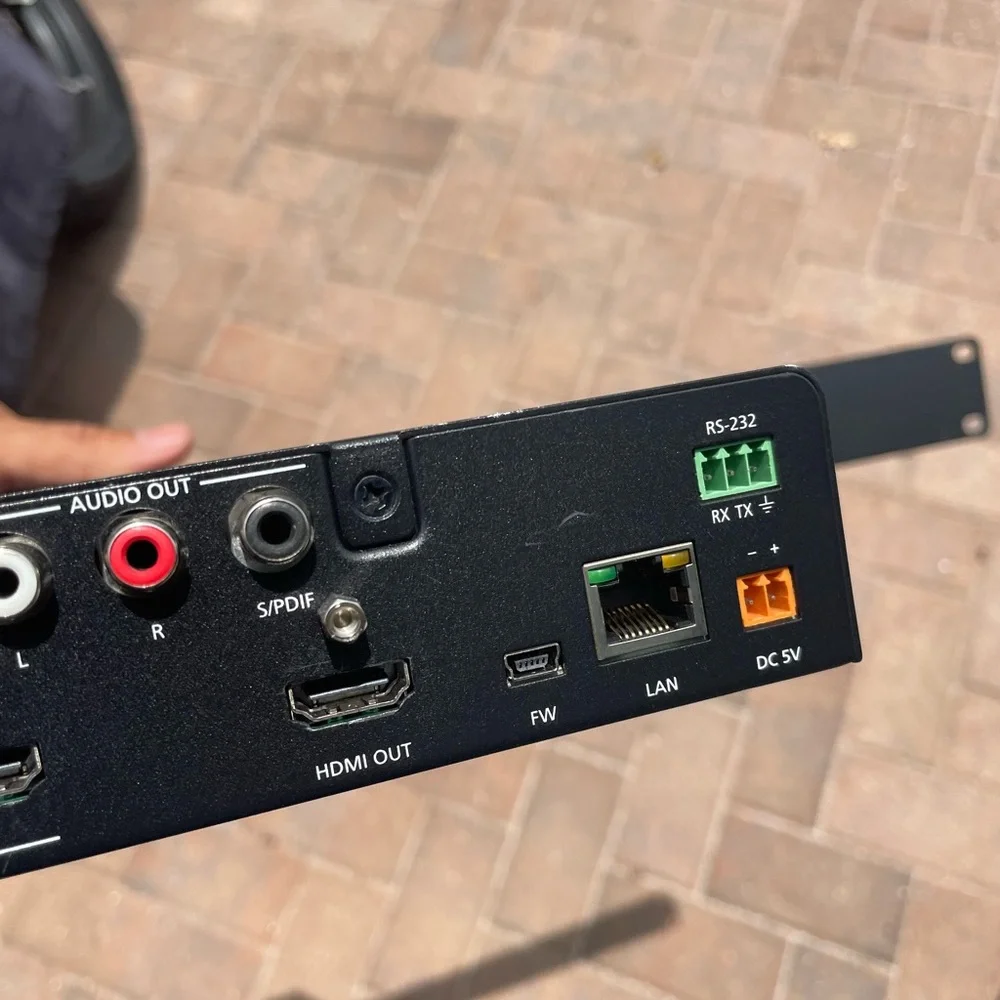 Atlona AT-UHD-SW-51 With Rack Mount Unit